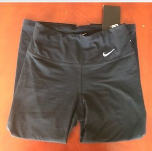 NWT Nike High rise Capri leggings